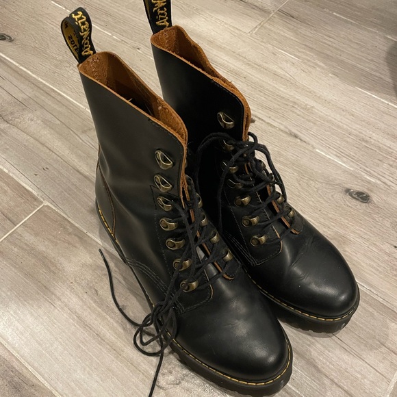 Dr. Marten Leona lace up boots US 10 / EU 42 - Picture 2 of 8